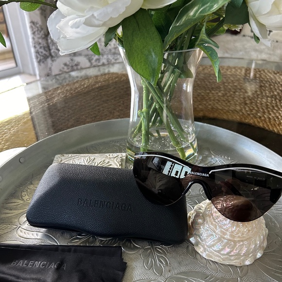 Balenciaga Sunglasses - Picture 2 of 4